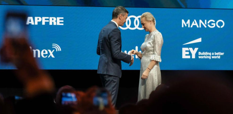 La calurosa ovación a Yulia Naválnaya en los Premios Vanguardia