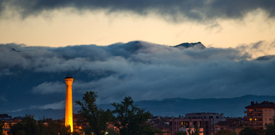 La niebla de la Fàbrica del Sucre y el Puigsacalm