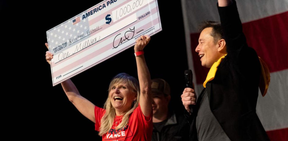 Elon Musk sortea un millón de dólares al día para atraer votos para Trump