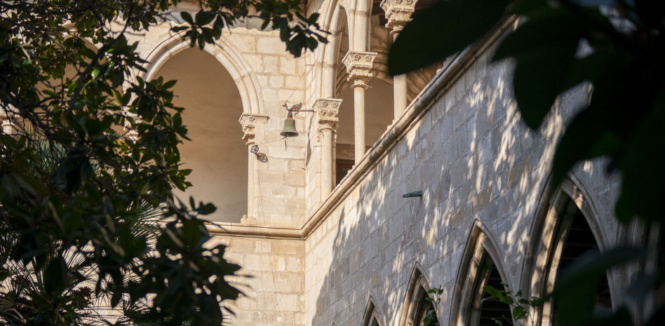 Esplugues compra el monasterio gótico que se trasladó piedra a piedra
