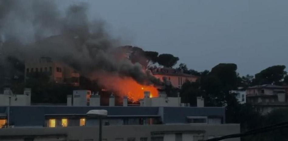 Se incendia una casa en Barcelona por el impacto de un rayo durante el episodio de tormentas en Catalunya