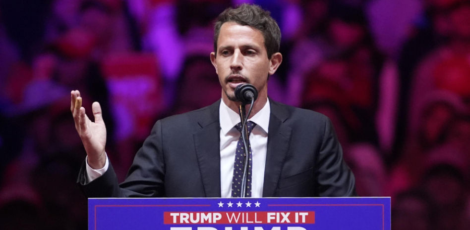 Los chistes racistas en el mitin de Trump desatan la polémica a una semana de las elecciones