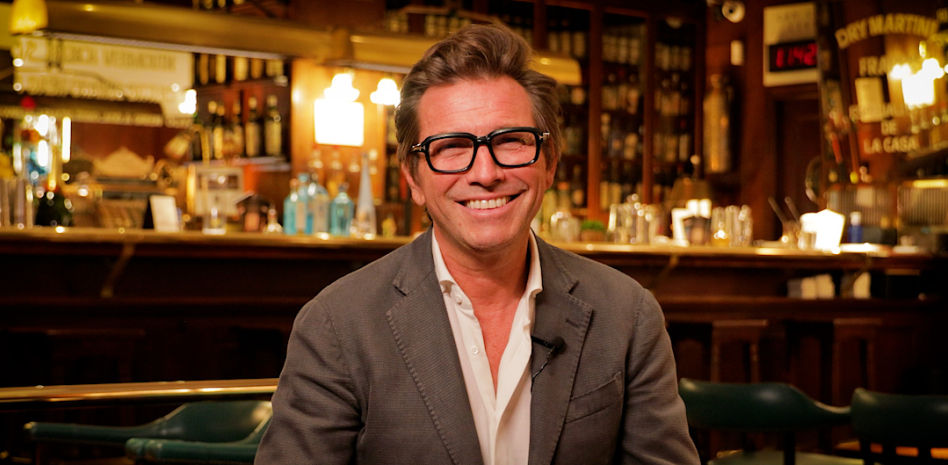 “Mirar el móvil destroza las cervicales”