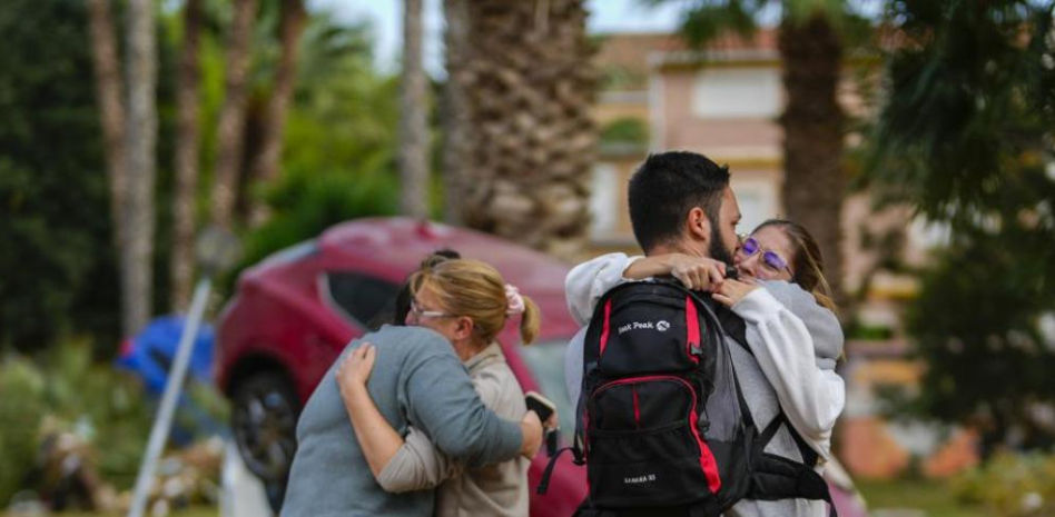 Caravana solidaria a pie desde València
