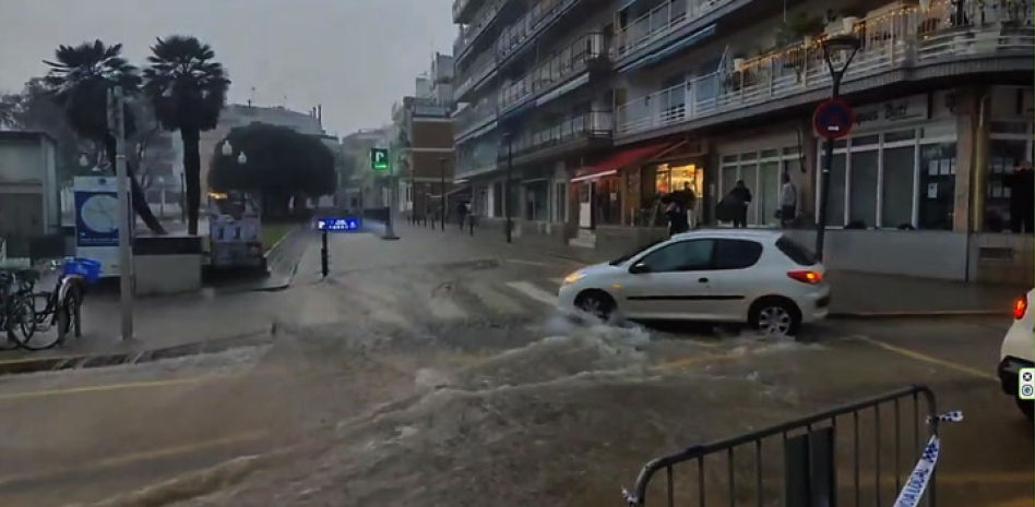 La DANA azota ahora Tarragona y provoca inundaciones y cortes de carreteras