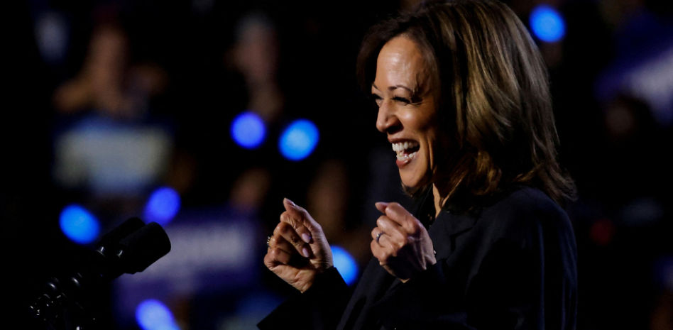 Kamala Harris gana impulso en las encuestas finales por la movilización del voto femenino