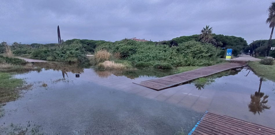 Daños en la playa de Gavà por la DANA
