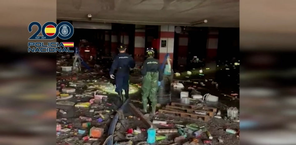 Nuevas imágenes de la inspección en el interior del aparcamiento del centro comercial Bonaire