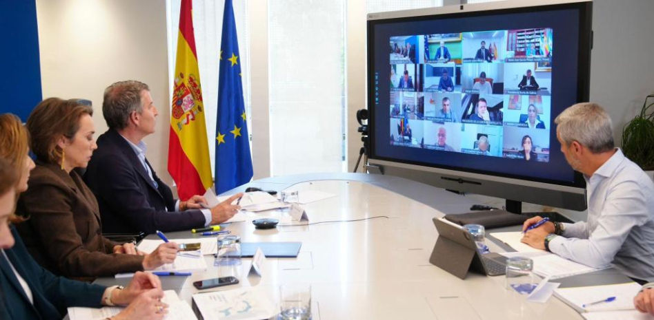 Feijóo cierra filas con sus barones para exhibir solidaridad con Valencia en la crisis con Mazón