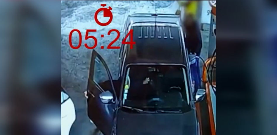 Los Mossos alertan del método que usan los ladrones para robarte en segundos mientras repostas en la gasolinera