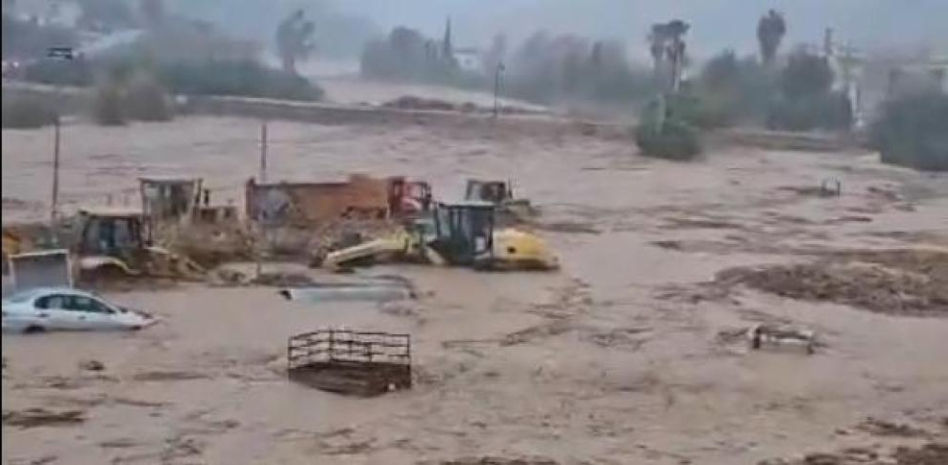 El río Benamargosa se desborda e inunda viviendas en la Axarquía (Málaga)