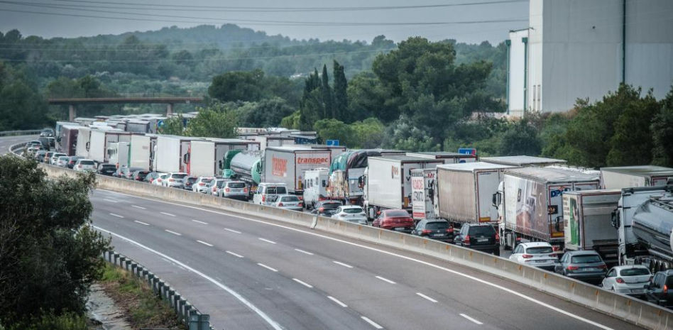 Las restricciones de la DANA causan largas colas en la AP-7 y el Govern revisará el plan