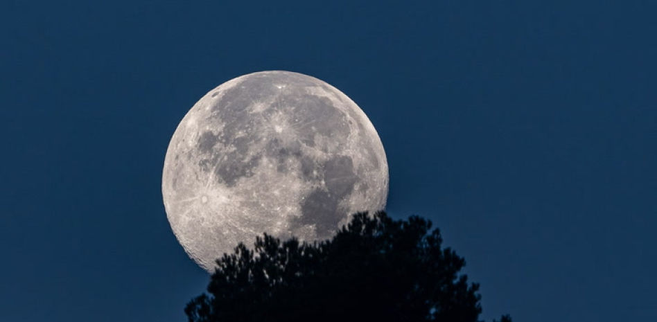 Mira cómo se pone la superluna del Castor