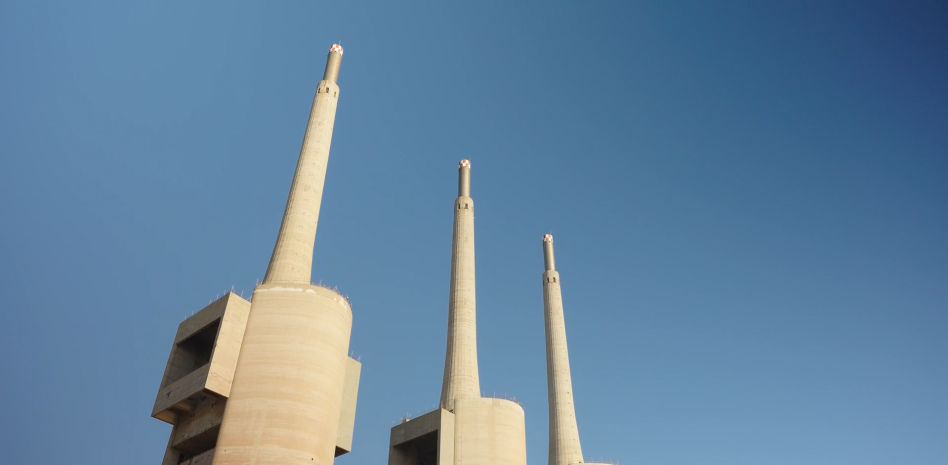 Manifesta se despide de Las Tres Chimeneas, un símbolo de la transformación urbana