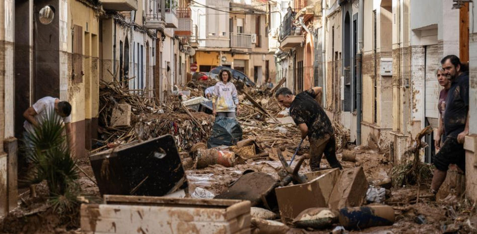 Santiago Posteguillo, afectado por la DANA: “Los políticos del siglo XXI apuñalan al pueblo”
