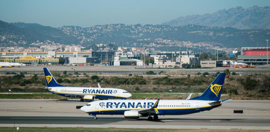 Consumo multa con 179 millones a las aerolíneas de bajo coste por cobrar por el equipaje de mano