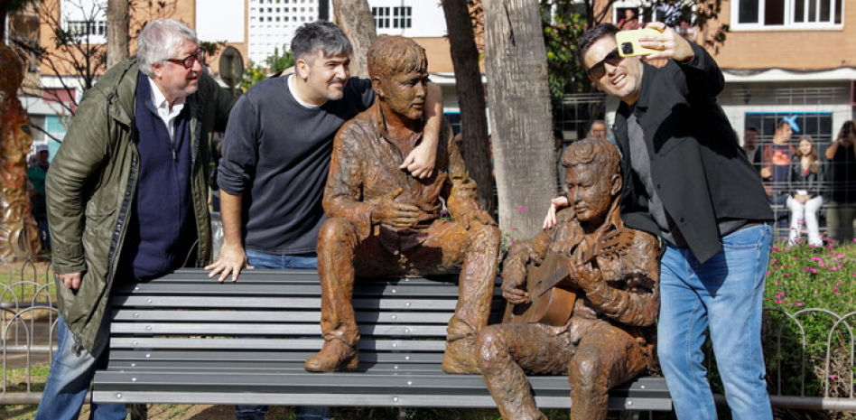 Cornellà inmortaliza a Estopa con una escultura donde todo empezó