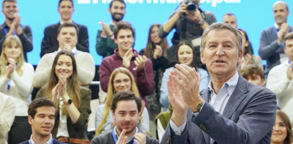 Feijóo pide al PP que se movilice para desalojar a Sánchez del Gobierno