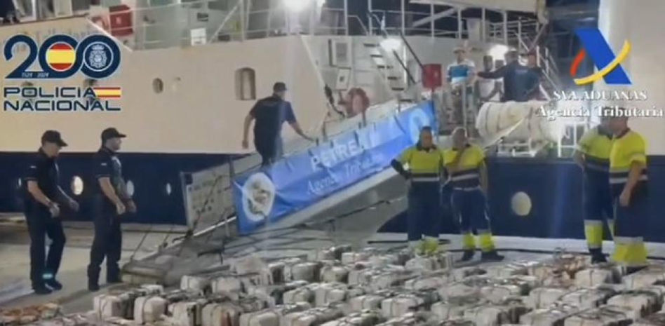 Interceptados 3.300 kilos de cocaína en un pesquero a mil millas al oeste de Canarias