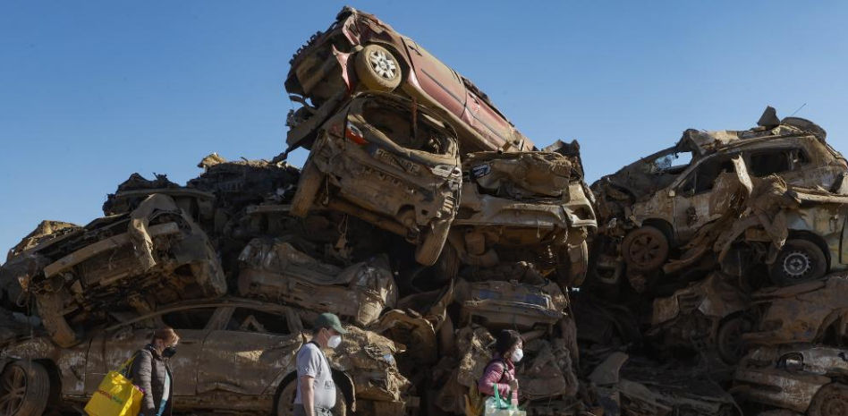 Mazón anuncia 2.500 euros para cada persona que haya perdido el coche en la dana