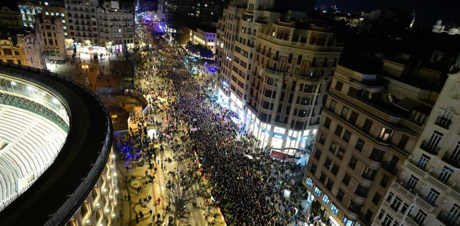 Unas 80.000 personas piden la dimisión de Mazón
