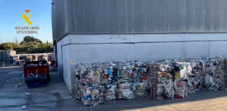 El Seprona desarticula una red internacional dedicada a importar basura de Italia a Tarragona