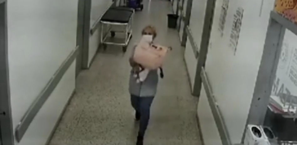 Se hace pasar por enfermera para robar un bebé del hospital
