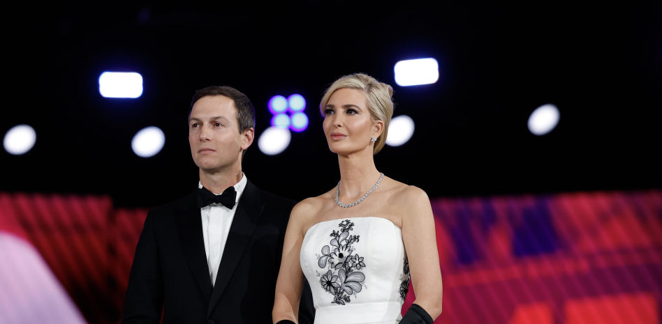 Ivanka Trump recrea uno de los vestidos más icónicos de Audrey Hepburn para el baile inaugural