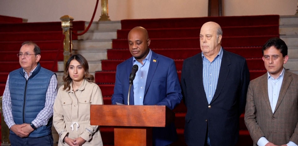 Petro acepta a los deportados por Trump tras las amenazas de nuevos aranceles a Colombia