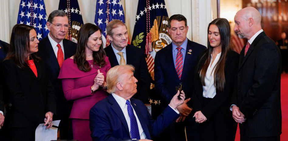 Trump anuncia que construirá en Guantánamo un centro de detención para 30.000 inmigrantes indocumentados