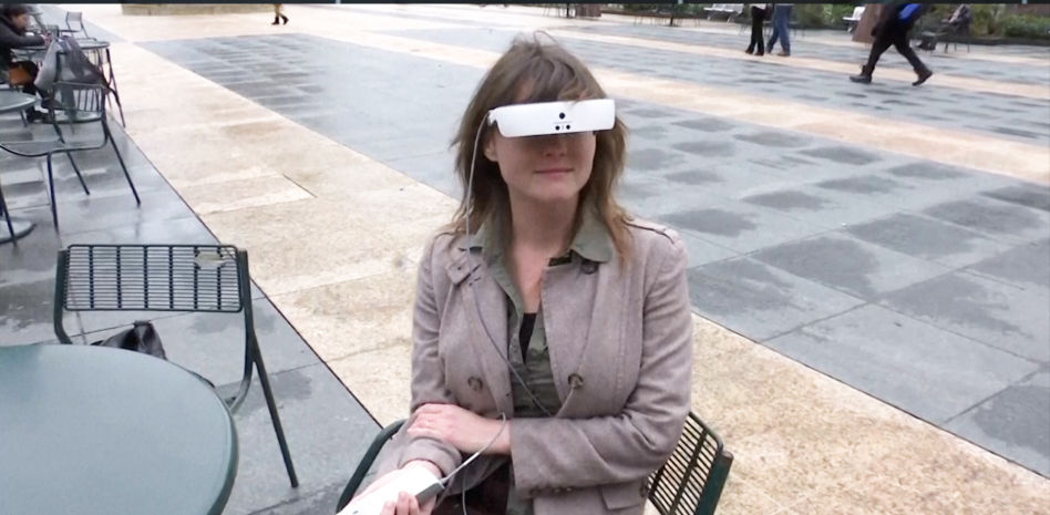 Estas son las gafas con IA que permiten a los ciegos caminar de forma independiente