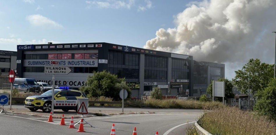 Una nube tóxica obliga a confinar siete horas a 150.000 ciudadanos en el Garraf y el Baix Penedés