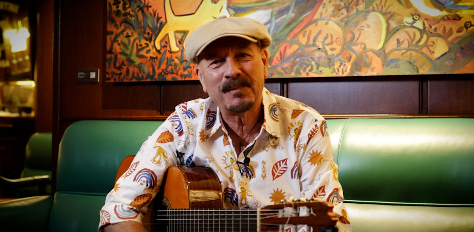 “Cantábamos en bares y hoy cantan en redes: será progreso, pero también soledad”