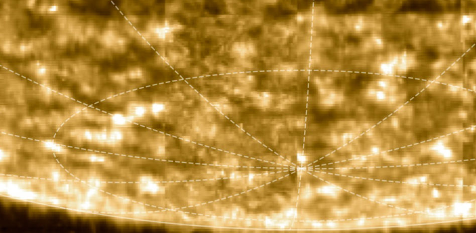Observado por primera vez el polo sur del Sol, que sorprende a los astrónomos por su campo magnético caótico