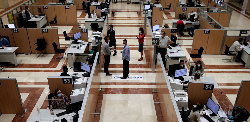 El Gobierno aprueba subir el sueldo de los funcionarios otro 0,5%