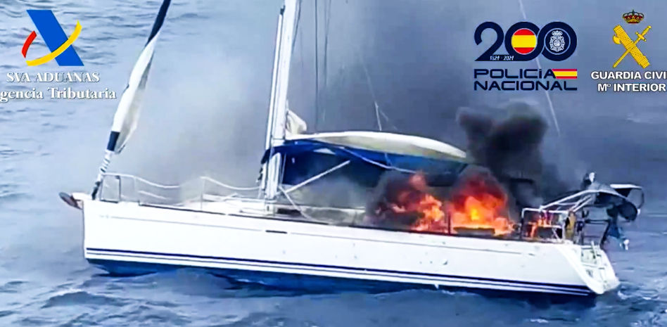 Así es como unos narcos queman un velero con cocaína en Tenerife al ser interceptados por Aduanas