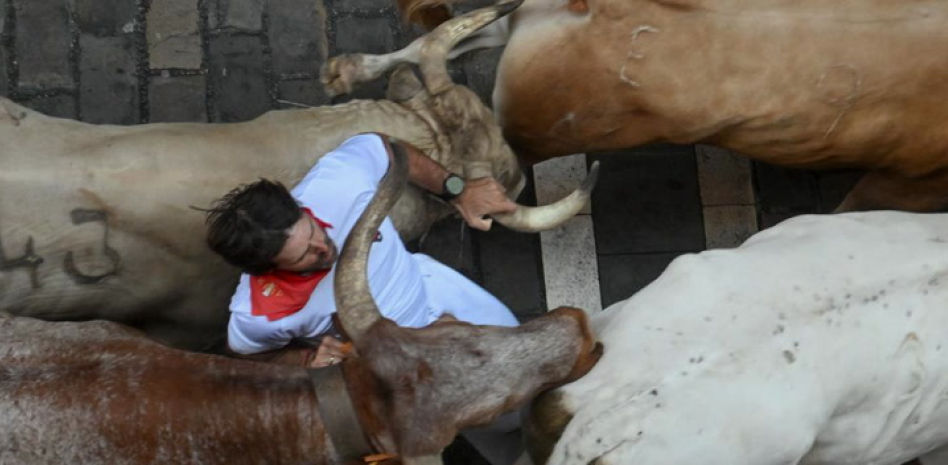 Un herido por asta de toro en el tercer encierro de los Sanfermines