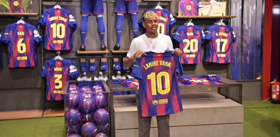 Lamine Yamal ya es el '10' del Barça: “Se lo debo todo a mi abuela”