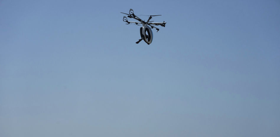 Un piloto francés intenta cruzar el Canal de la Mancha con su 'Air Scooter' y acaba en el mar