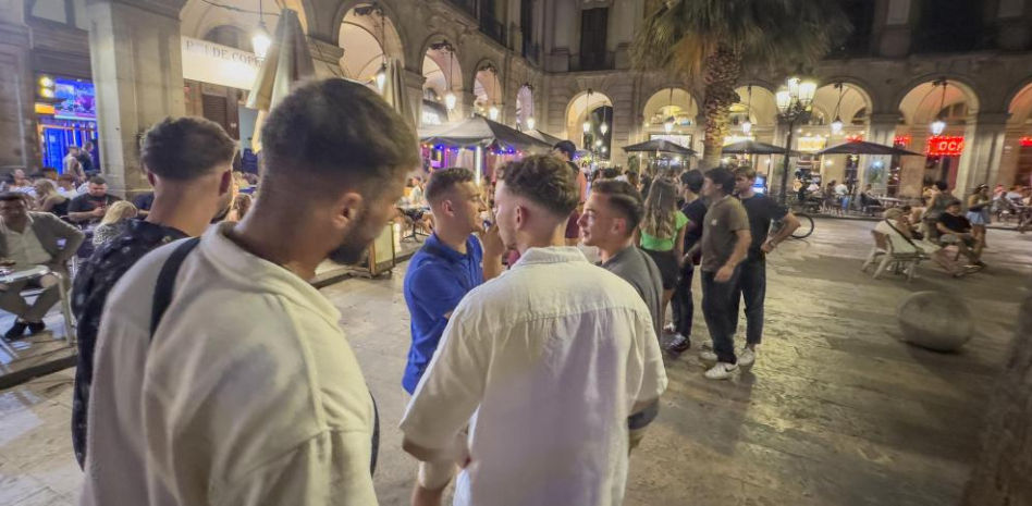 Barcelona aumenta la presión sobre los bares de las rutas de borrachera