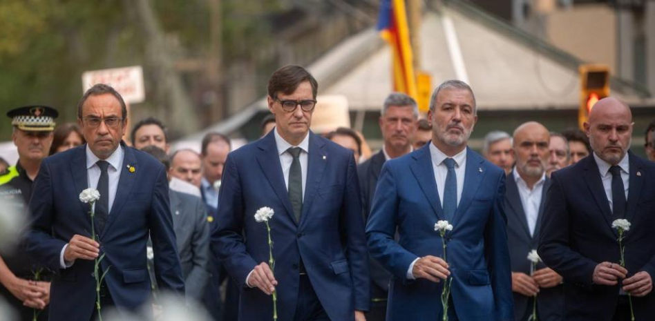 Emotivo homenaje a las víctimas de los atentados de Barcelona y Cambrils