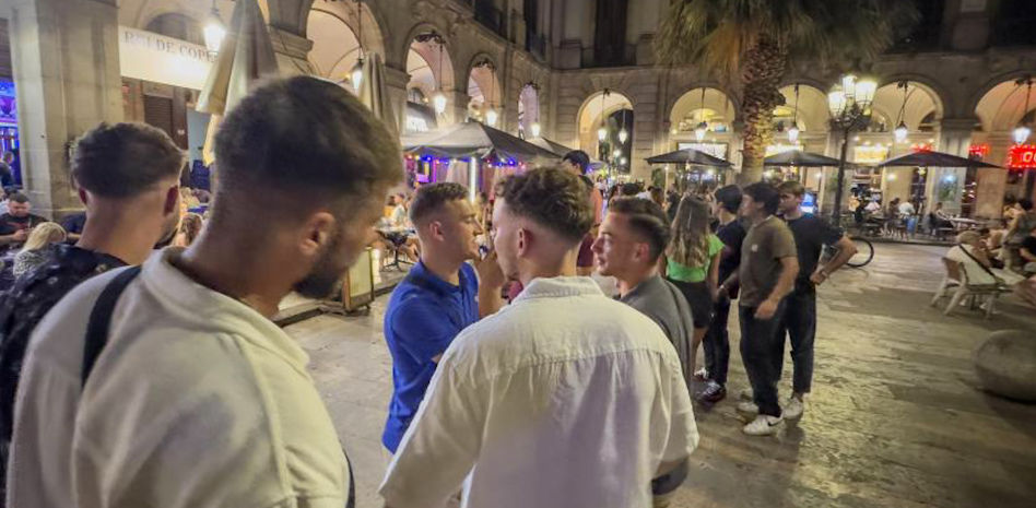 Barcelona prohíbe las rutas de alcohol en toda la ciudad durante las 24 horas del día