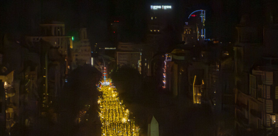 Así fue el encendido de las luces de Navidad de Barcelona desde la terraza del hotel Casa Fuster