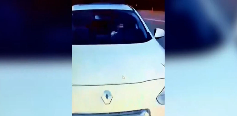 Graba a su hijo de 10 años al volante en Irun (Gipuzkoa) y sube el vídeo a redes sociales