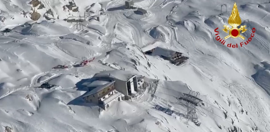 Seis heridos y un centenar de personas atrapadas por el choque de un teleférico en los Alpes italianos