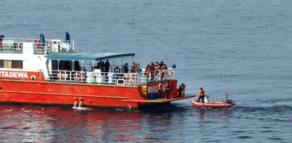 La policía de Indonesia investiga si hubo negligencia en el naufragio de un barco con españoles