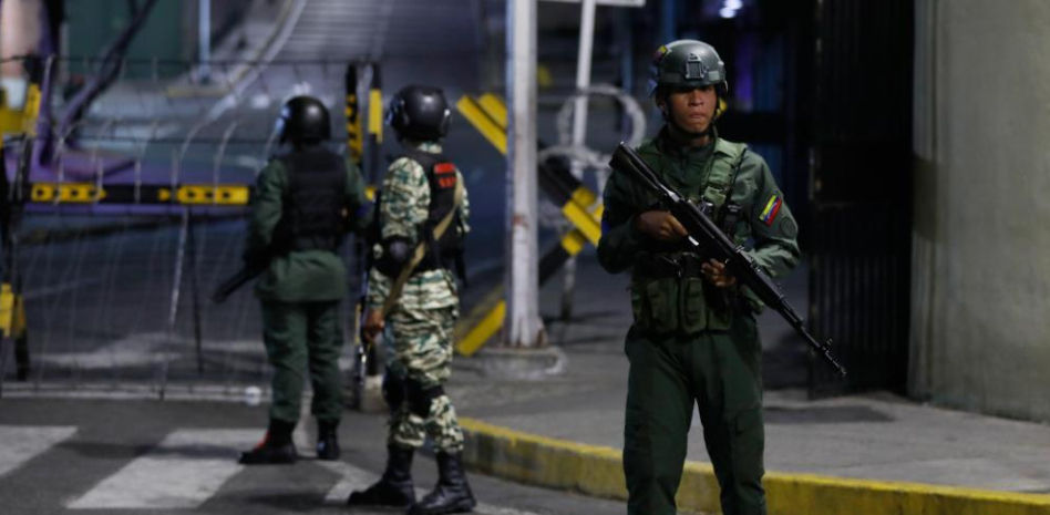 Estados Unidos bombardea Venezuela, que declara el estado de emergencia