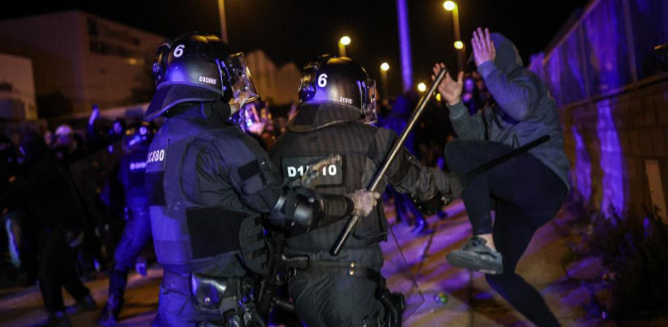 Cargas policiales en Sentmenat por la apertura de una sede de Núcleo Nacional
