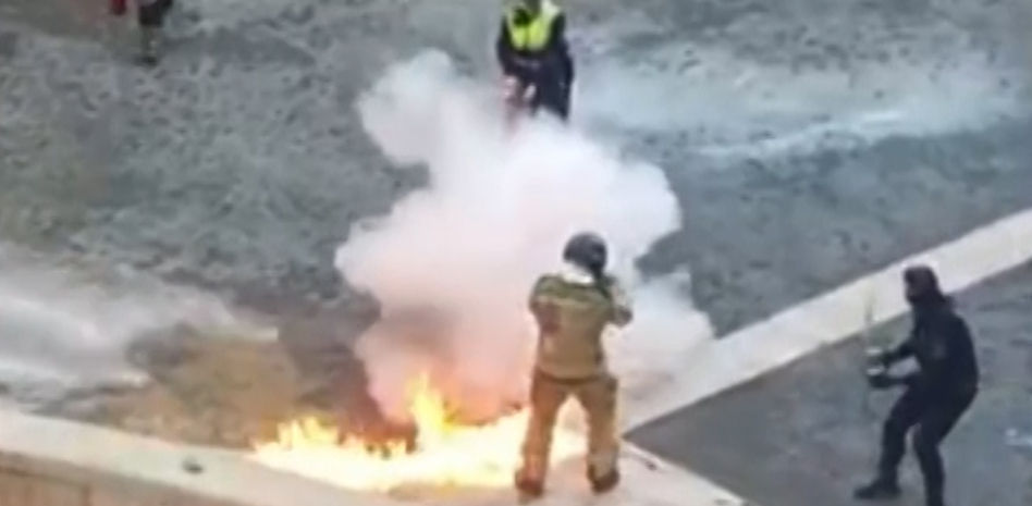 Un bombero intenta quemarse a lo bonzo en Murcia pero la intervención policial lo evita