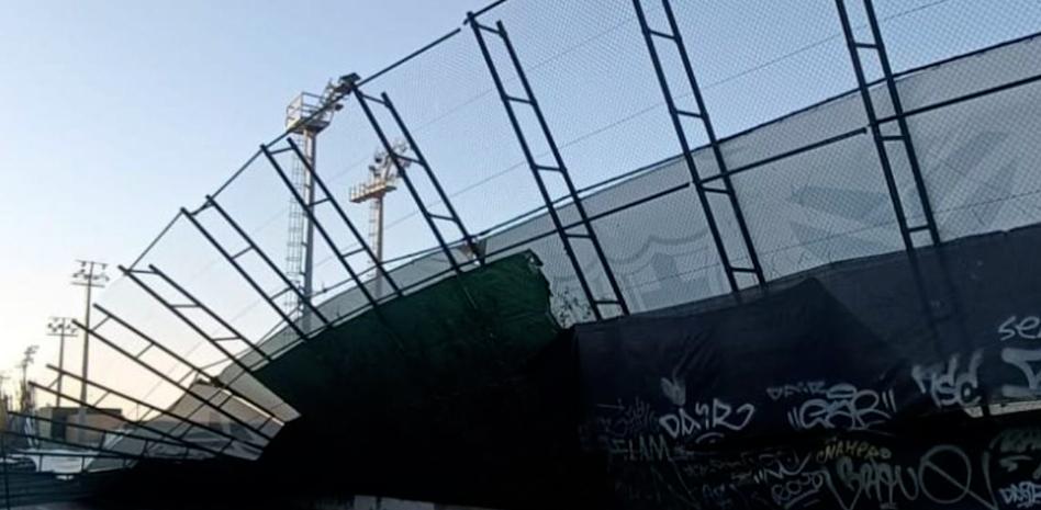 Cae un muro en la Ciutat Esportiva del Barça